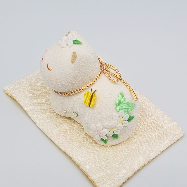 可愛い猫の置物　奏　泡色　うっとり猫