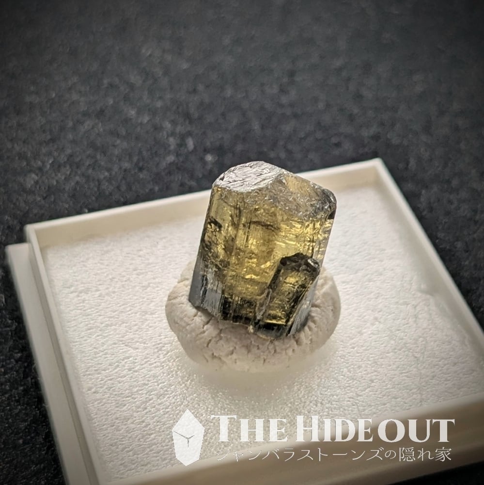 ヒマラヤ産鉱物原石標本012 ジャジャコット地区産ドラバイト（苔土電気