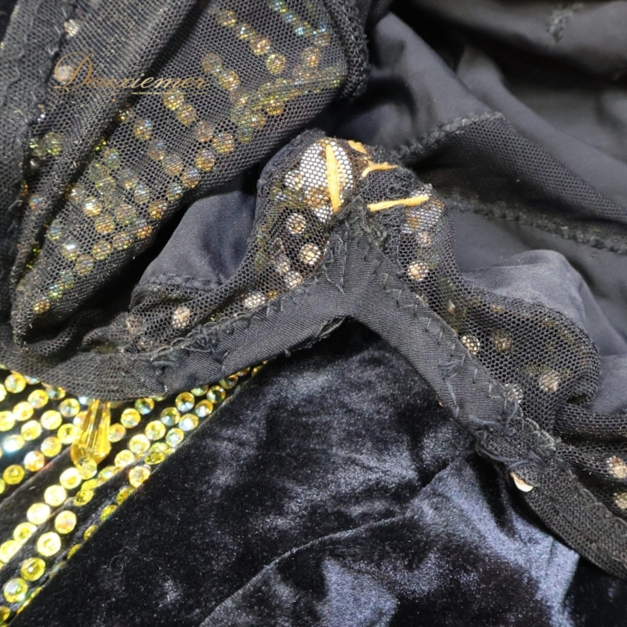 社交ダンス 衣装 The ONE ザワン スタンダードドレス ワンピース ドレス フロート レース 黒 黄色 グラデーション デモ 競技 ダンス パーティ 発表会 ベロア ブラック系 イエロー系 高級感 フロア映え ドレス美しい デモ用 カラフル グラデーションドレス スタンダードダンス衣装 おしゃれ ダンスイベント 競技用ドレス