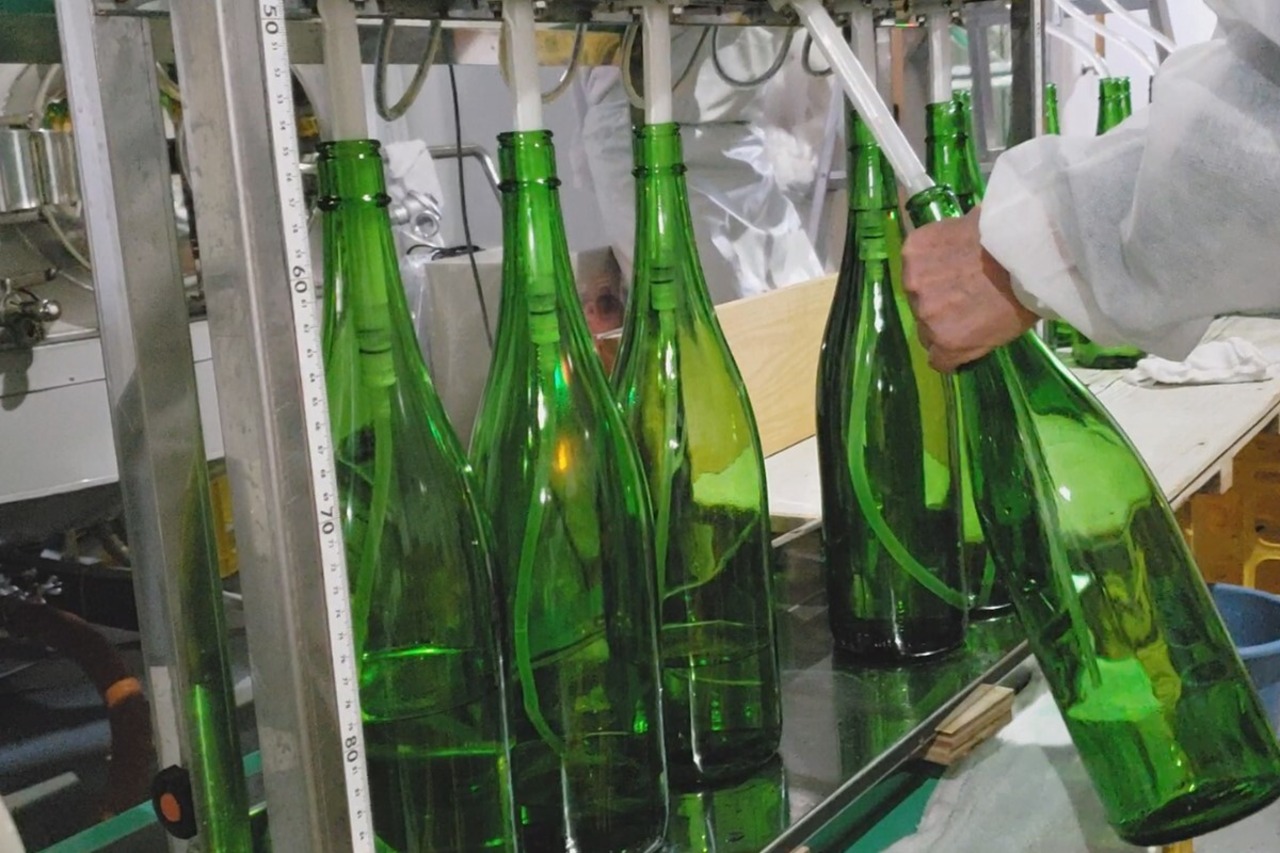 まんさくの花  純米生原酒   直汲み　1.8L