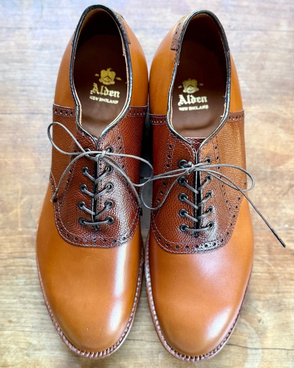 新品 Alden オールデンマディソン別注 レンジャーモック コードバン 赤