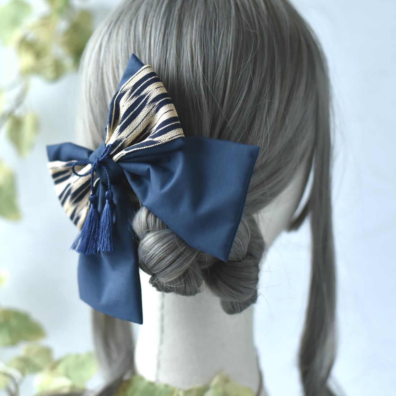 夜凪 -Yonagi-|紺の矢羽根に静かな祈りを宿す2way和柄リボン/髪飾り ブローチ 縁起 和装 矢絣 タッセル