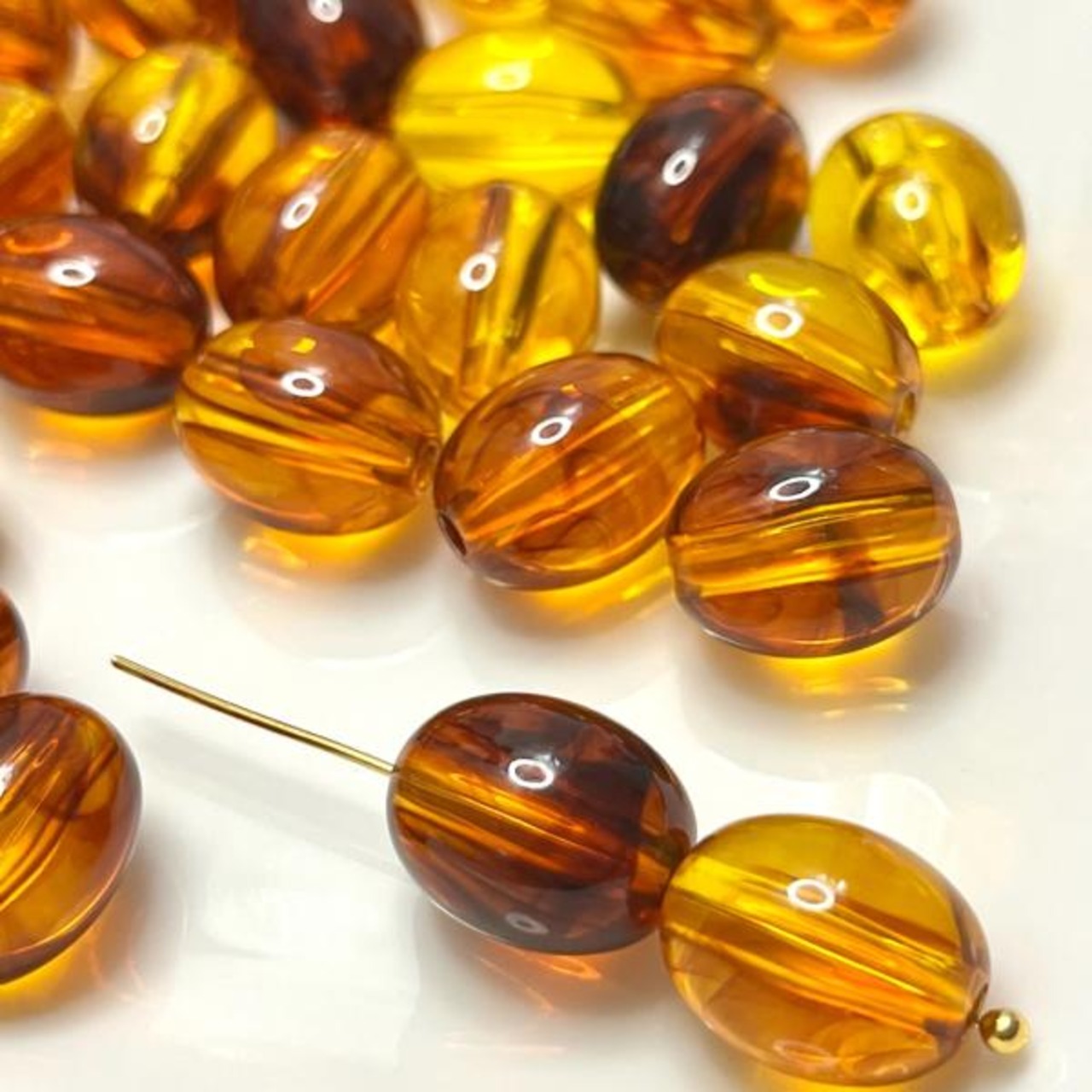 【10個】アンバーカラーオーバルアクリルビーズ/スペーサー/サークル