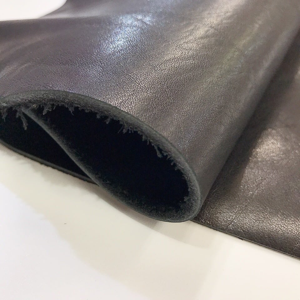 黒系 | and leather【初心者～中級者のための革素材・レザークラフト