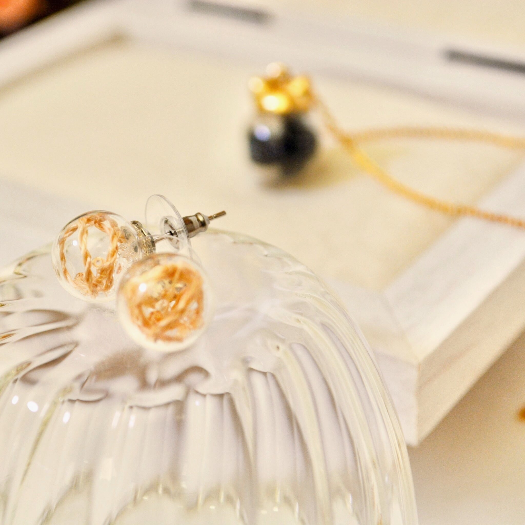 ガラスドーム苧麻ピアス | SA.LAND