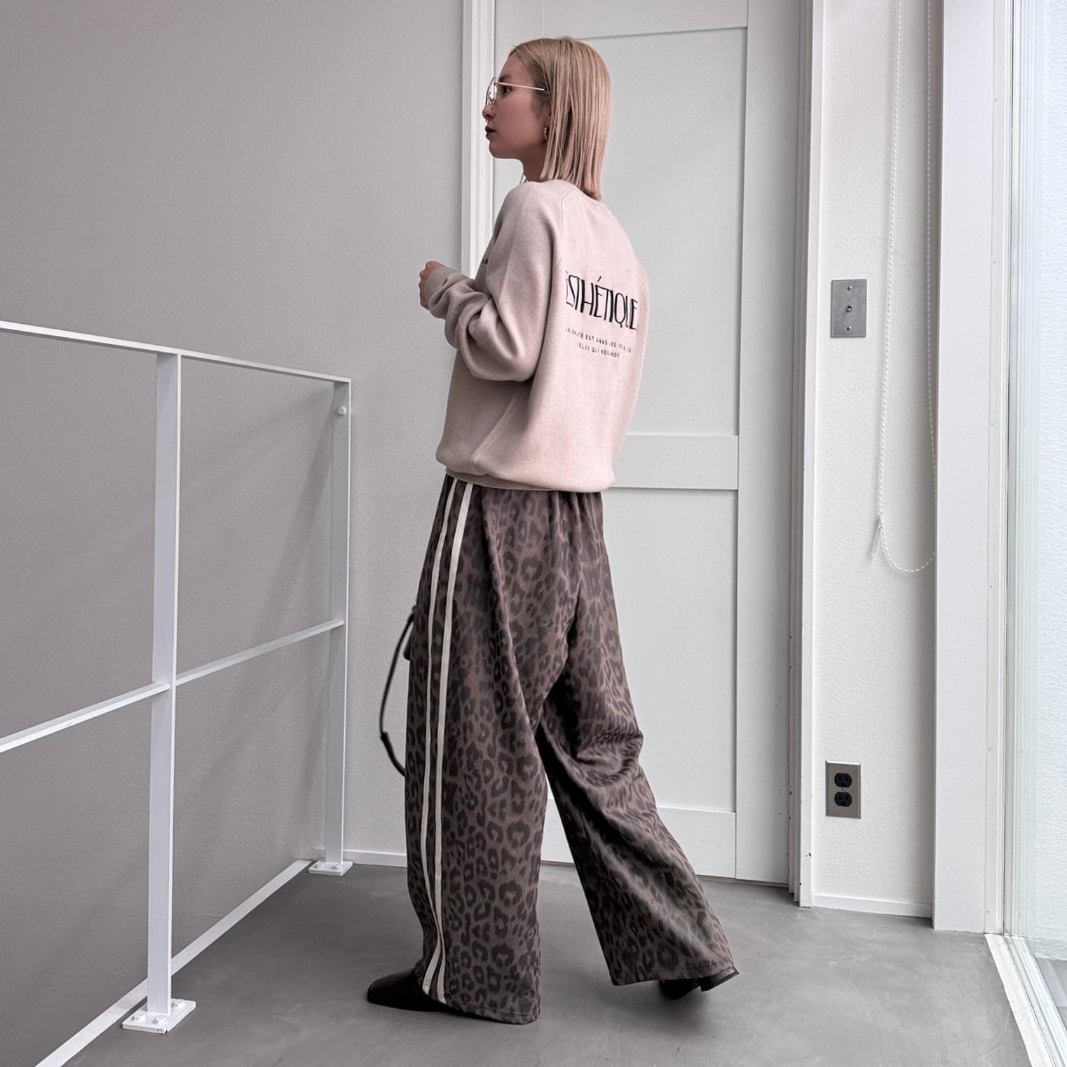 受注予約：5月中旬入荷予定】Leopard Luxe track PT/beige | CFT.