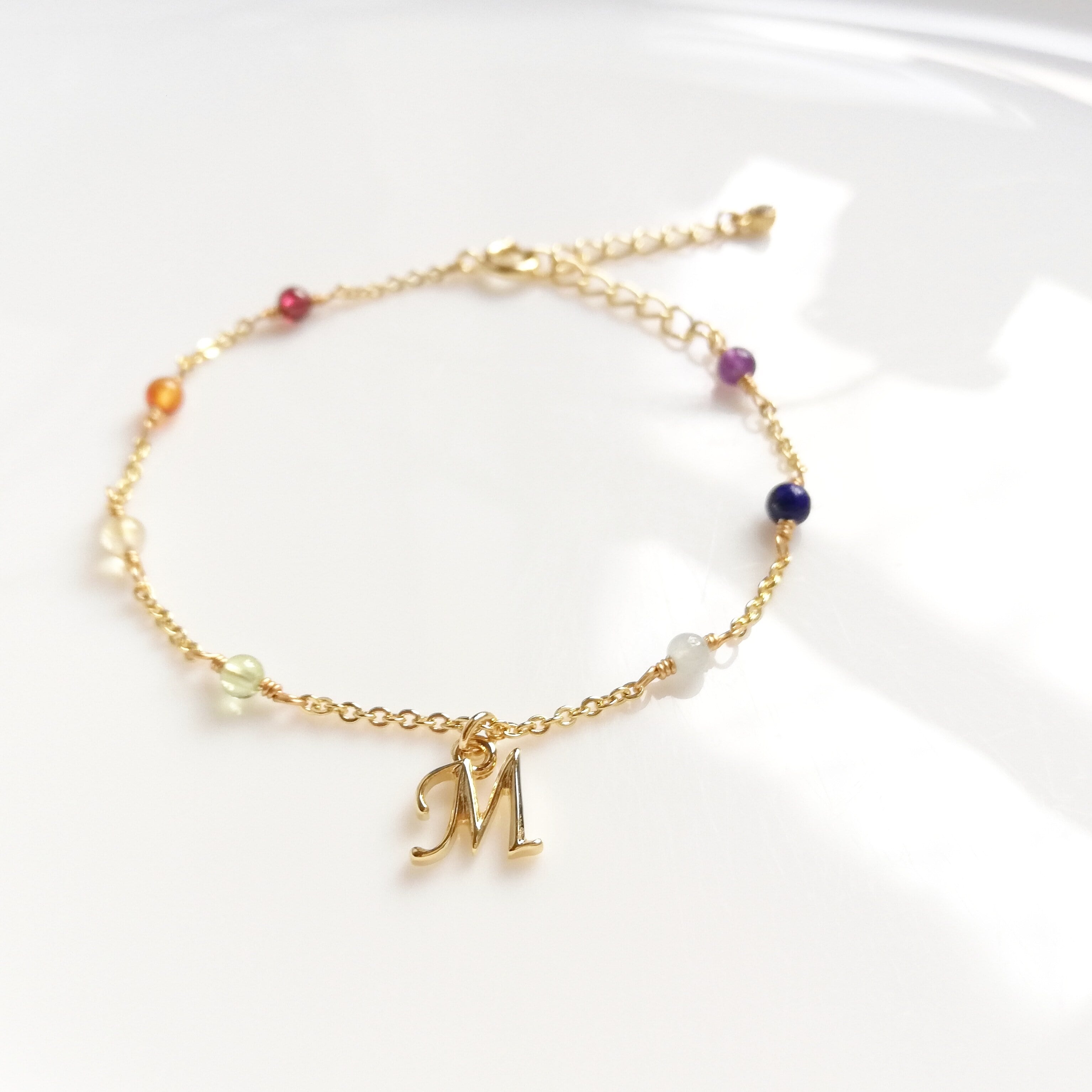 イニシャル付き】厄除け／七色のマルチカラーブレスレット | 想いが