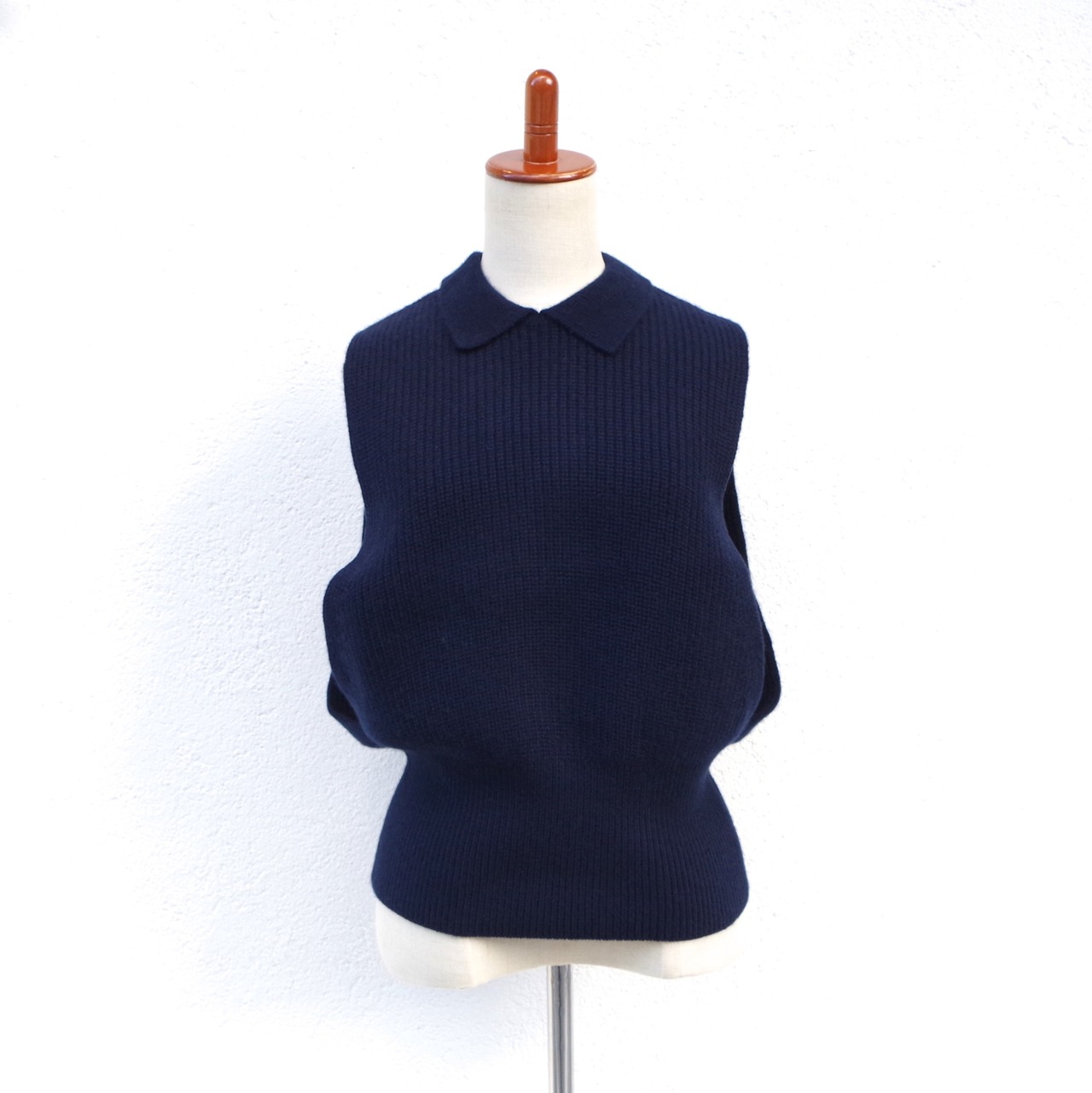 MAISON CARRÉE CASHMERE VEST "NAVY"