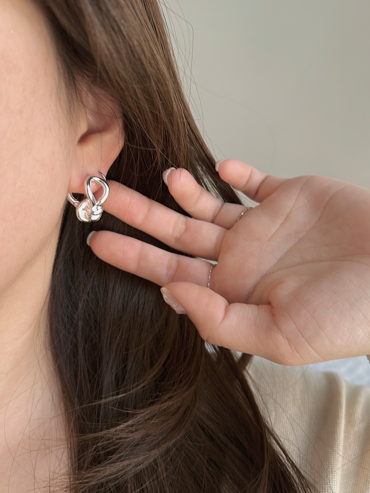 S925 ノットボリュームピアス