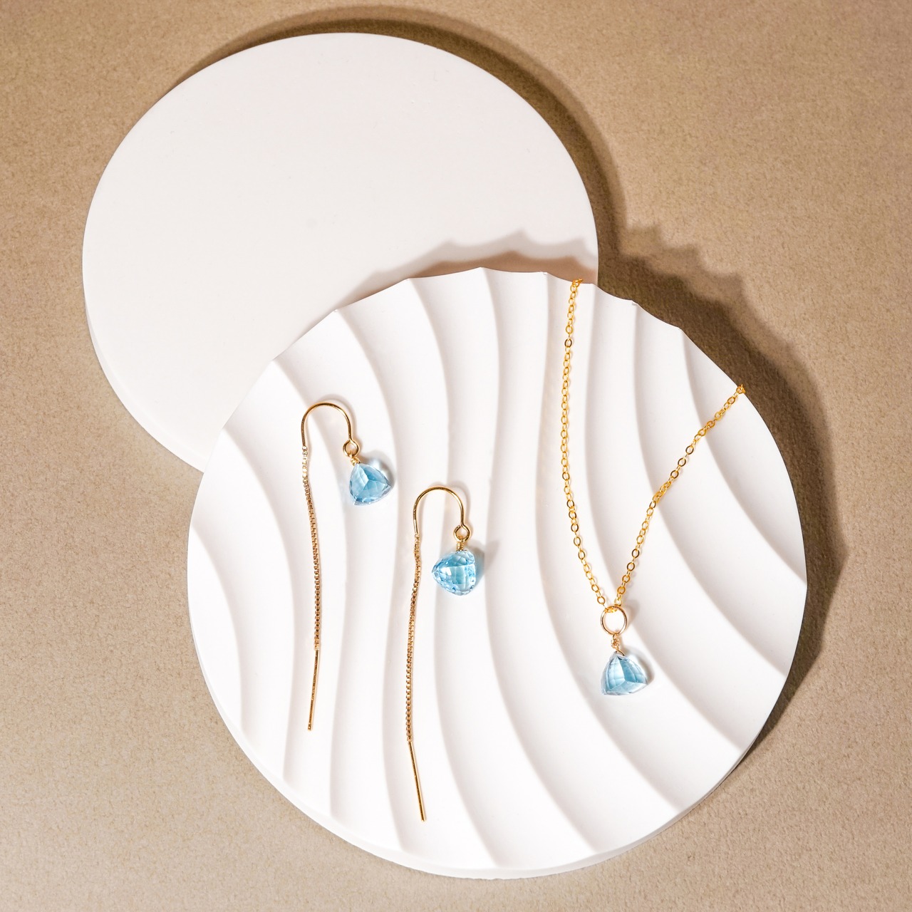 【スイスブルートパーズ】トライアングル 14kgfネックレス