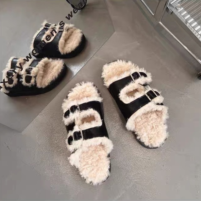 ダブルストラップボアサンダル