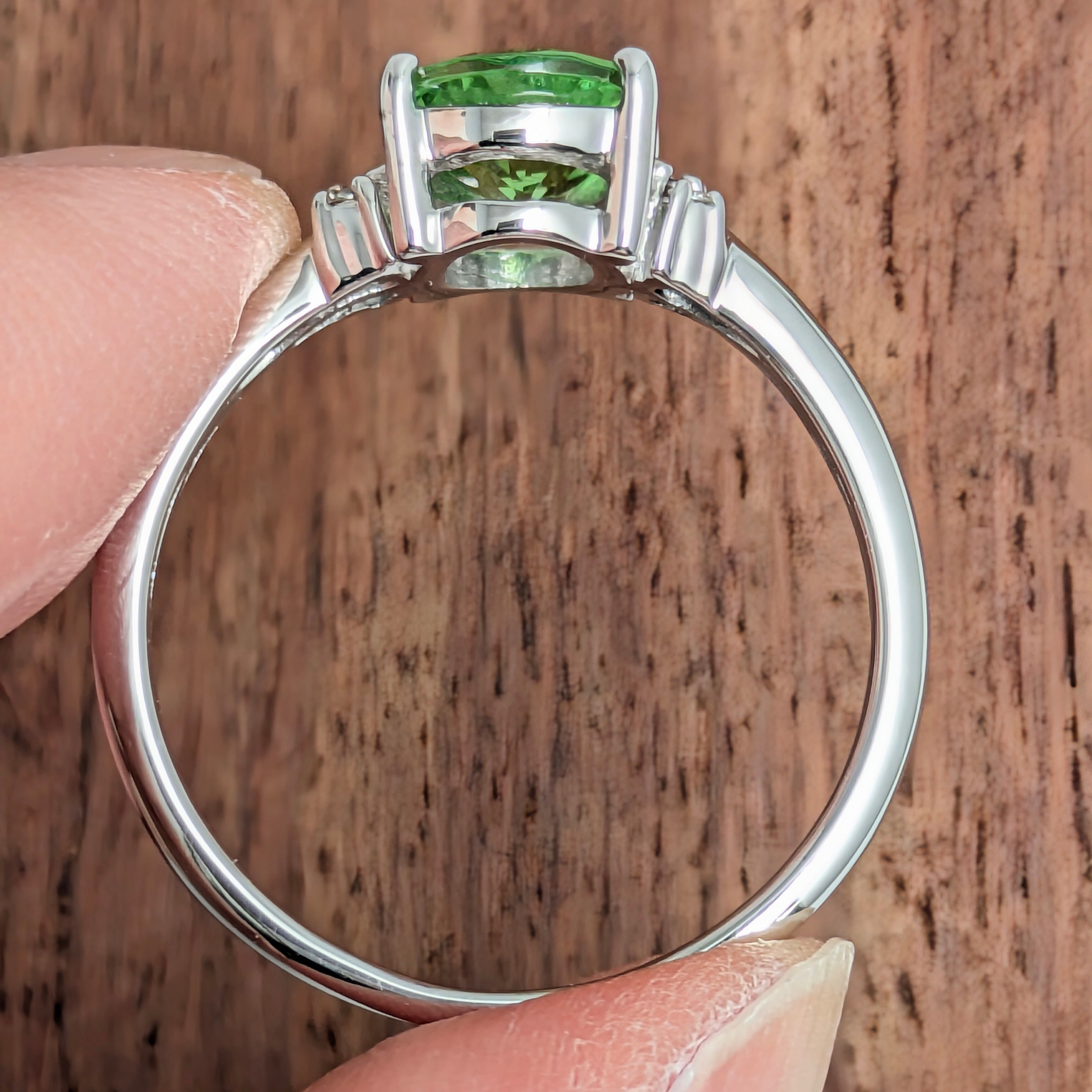 K18WGミントガーネットリング 1.69ct、D 0.04ct【PRO208897