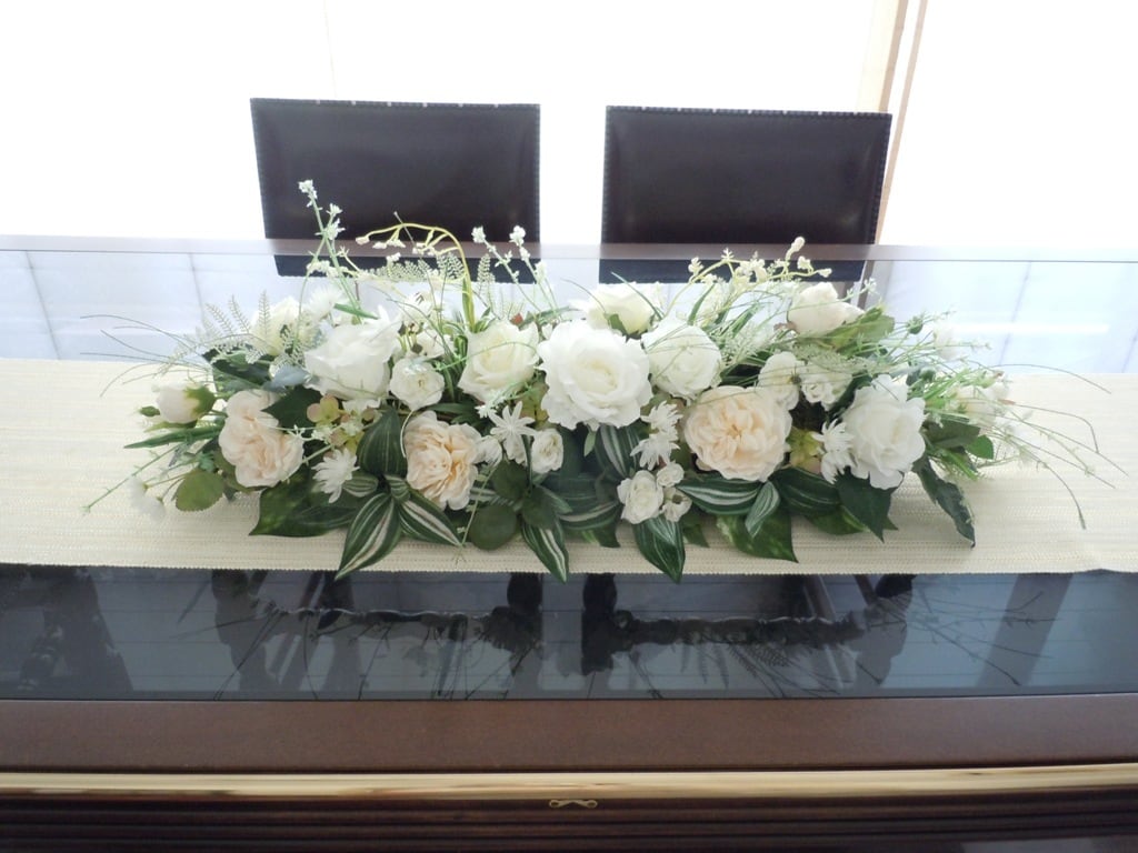 ◇ナチュラル ホワイト＆グリーン 豪華 90cmのテーブル装花