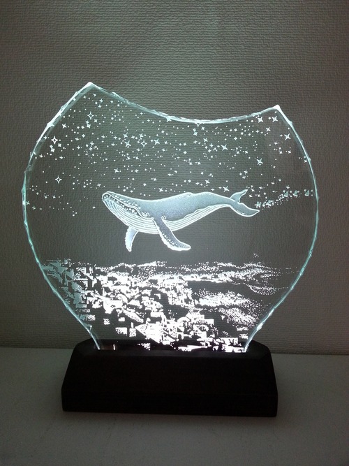 星降る夜・クジラ　ガラスエッチングパネル Mサイズ・LEDスタンドセット（ランプ・ライト・照明）