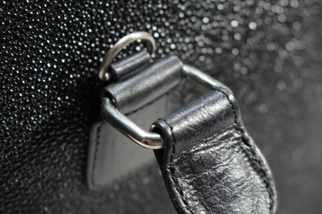 【エイ革】ハンドバッグ　ラウンドジップ　Black