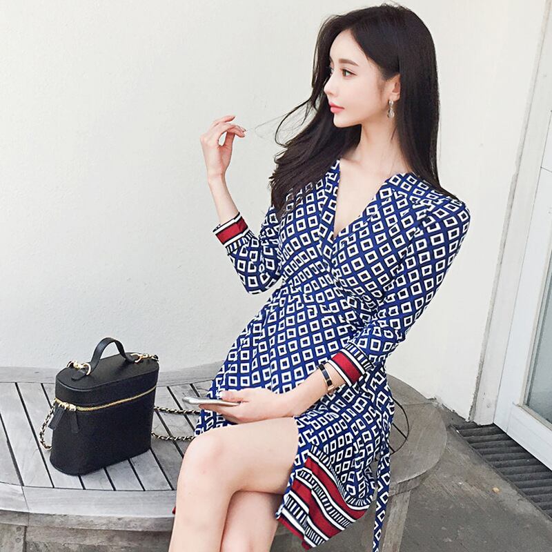 【新作】【送料無料】 2023 夏の新スタイル韓国風の気質 V ネックスリムファッションレトロプリントレースアップウエストドレス 4136 031911397308