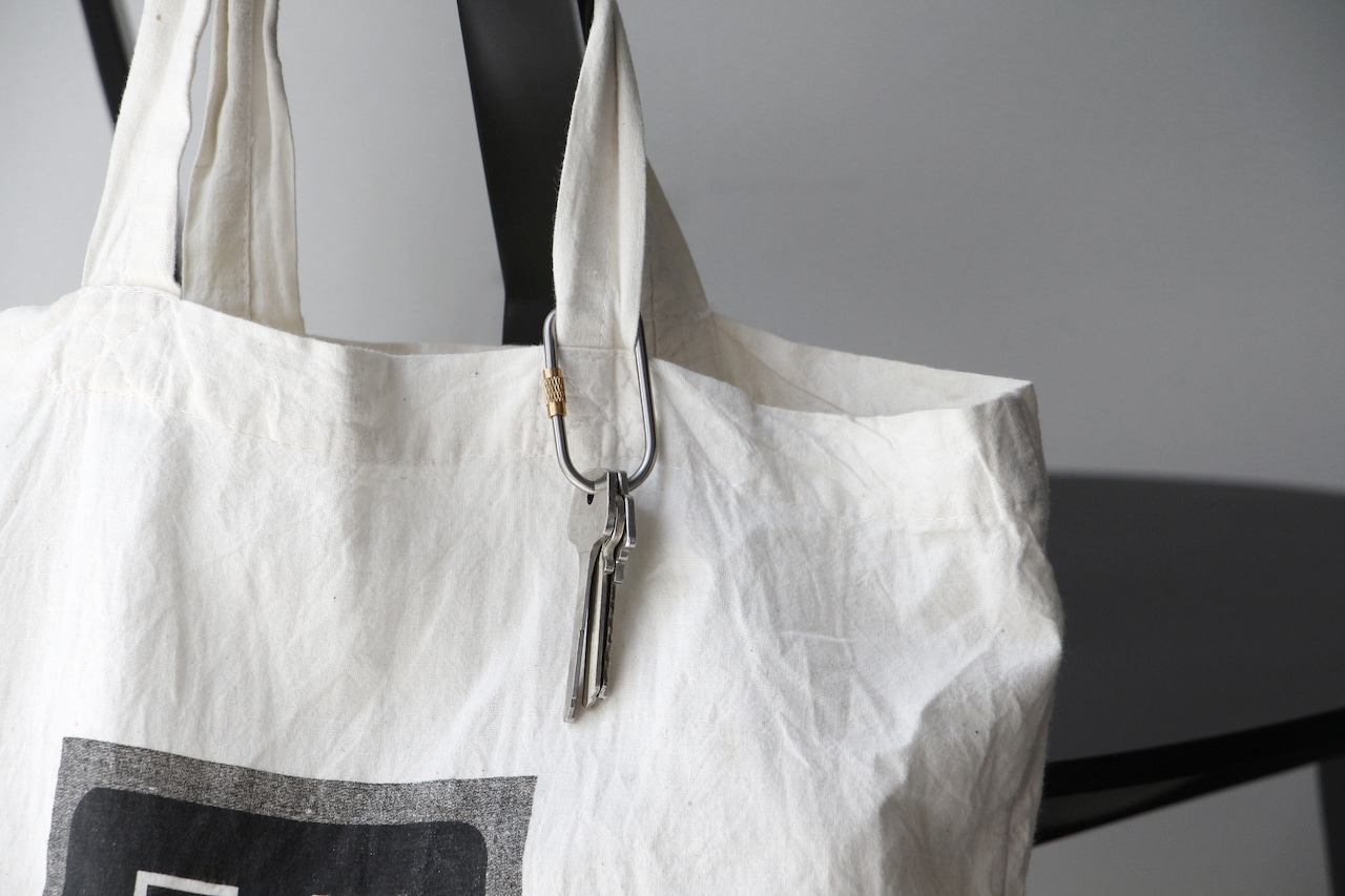 Titanium Screw Lock Keyring "Oval"