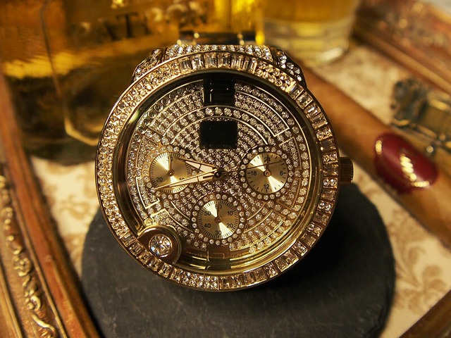 HUGE BAGUETTE BEZEL GOLD WATCH