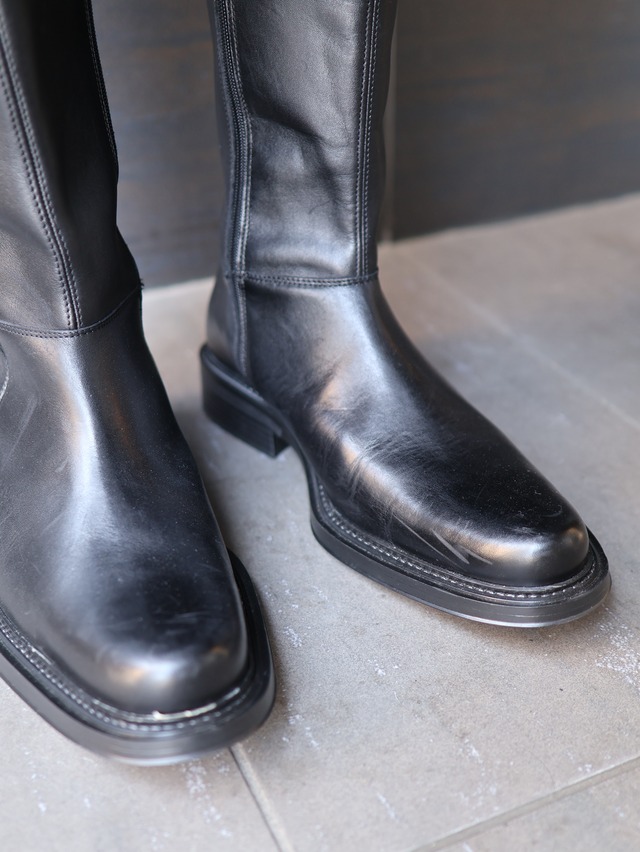 plane toe leather boots