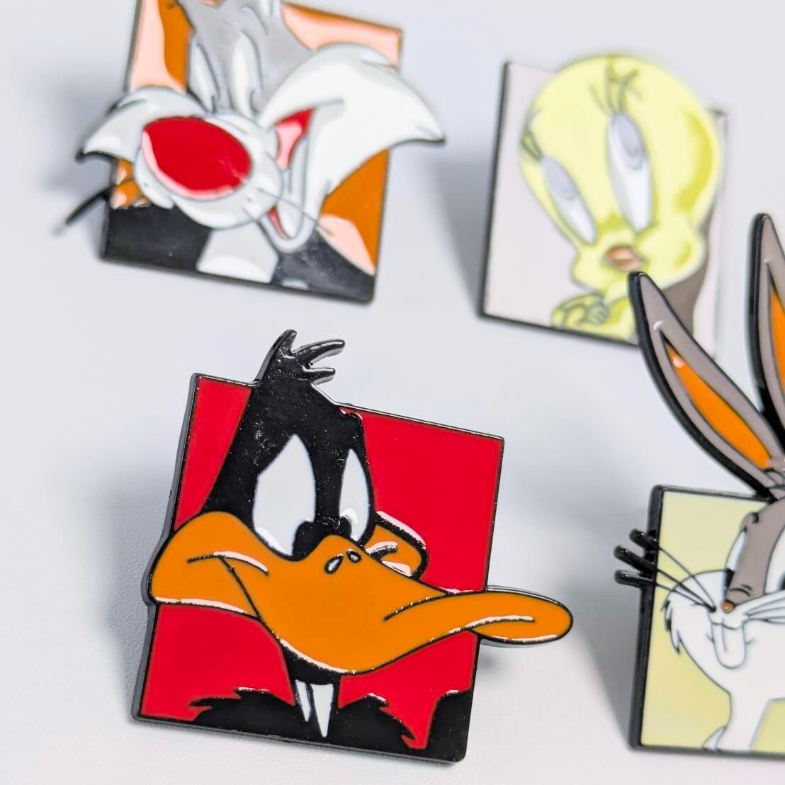 送料無料! ★ピンズ PINS★ピンバッジ 【 Looney Tunes( ルーニーテューンズ ) )】 4P SET / ピンズセット 〚アメリカン雑貨 アメトイ〛