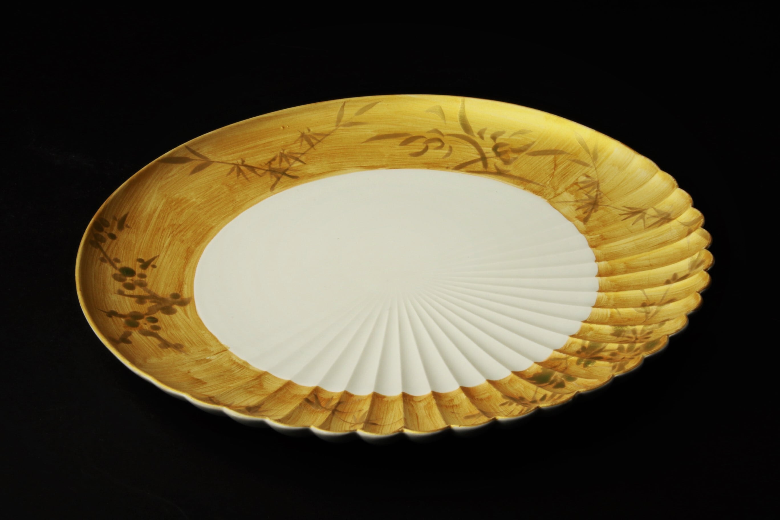 583>金彩四君子片菊彫八寸皿 有田焼 | 陶香堂オンラインストア