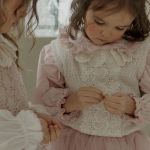 秋フリル襟花柄ニットベスト