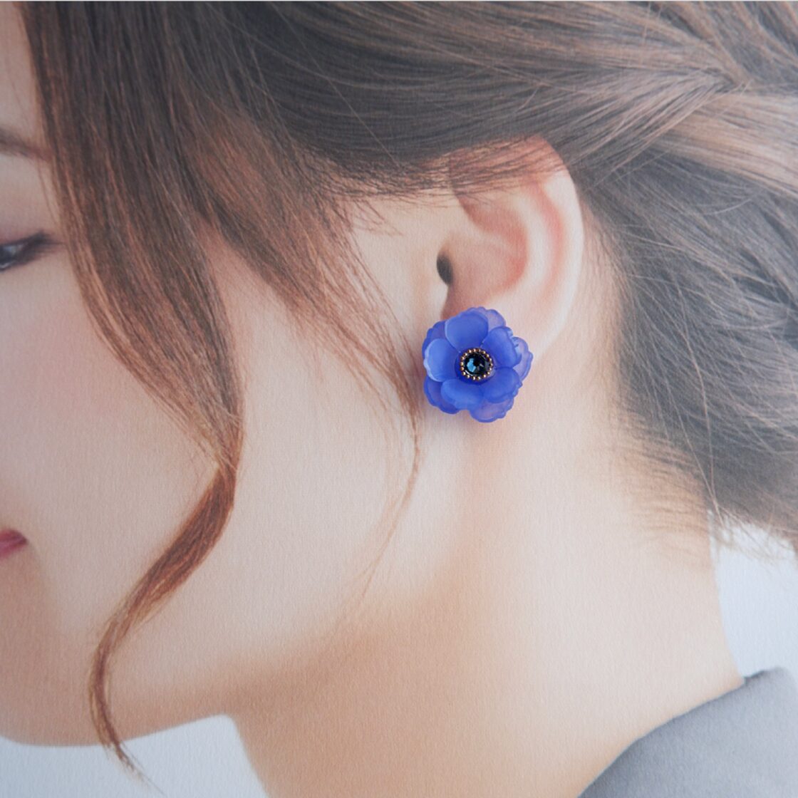 青いアネモネのピアス/イヤリング | PAY ID