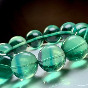 超透明！希少な大玉☆前後約18mm ビー玉グリーンフローライト