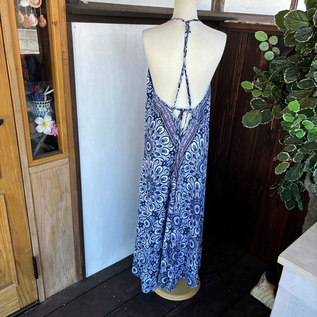 アシメトリー背中開きワンピース