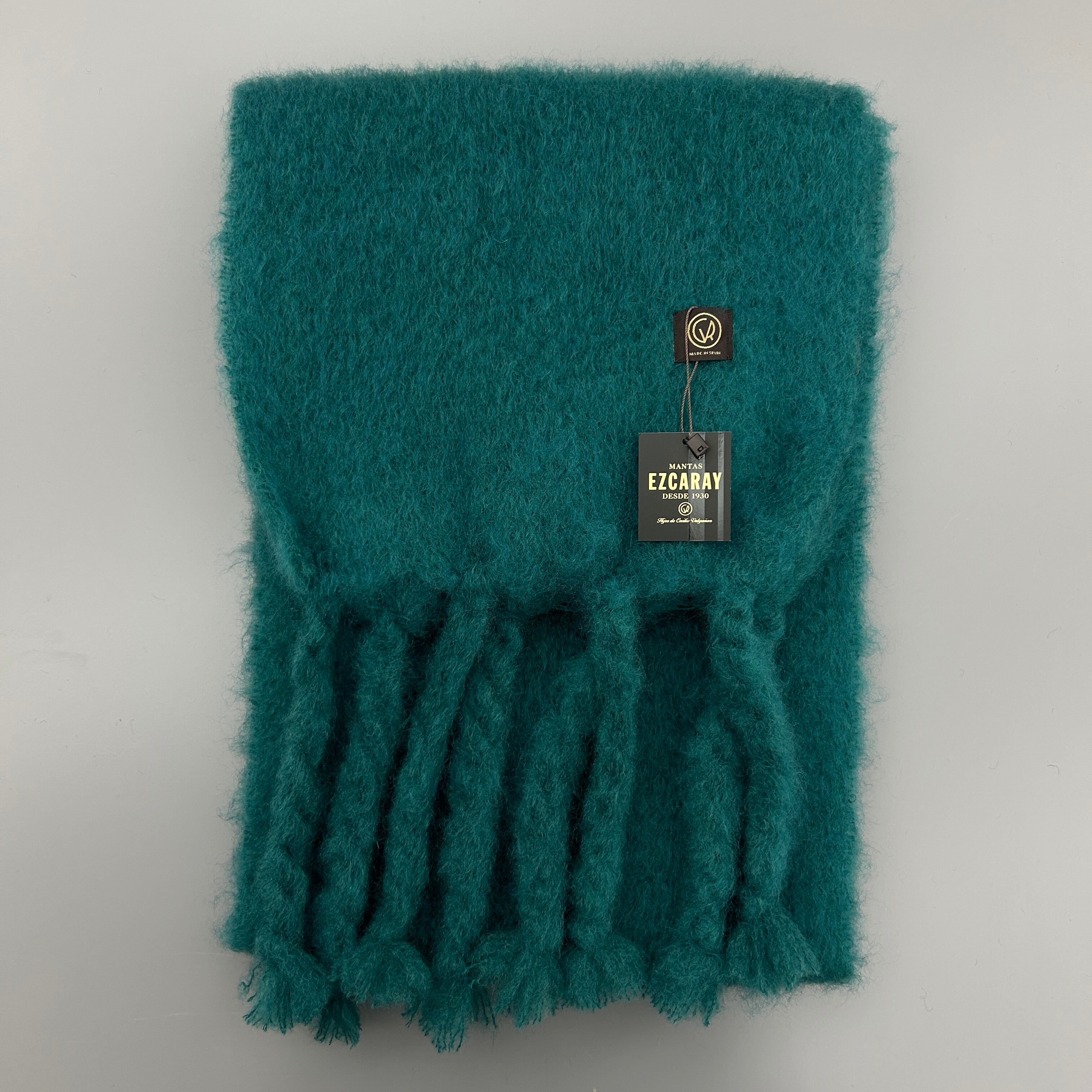 MANTAS EZCARAY_Handmade Fringes Solid Color:823