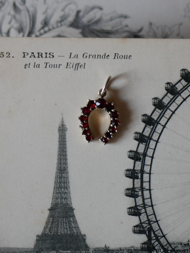 純銀　ホースシュー　ガーネット　ペンダントトップ　ヨーロッパヴィンテージ　ブロカント　