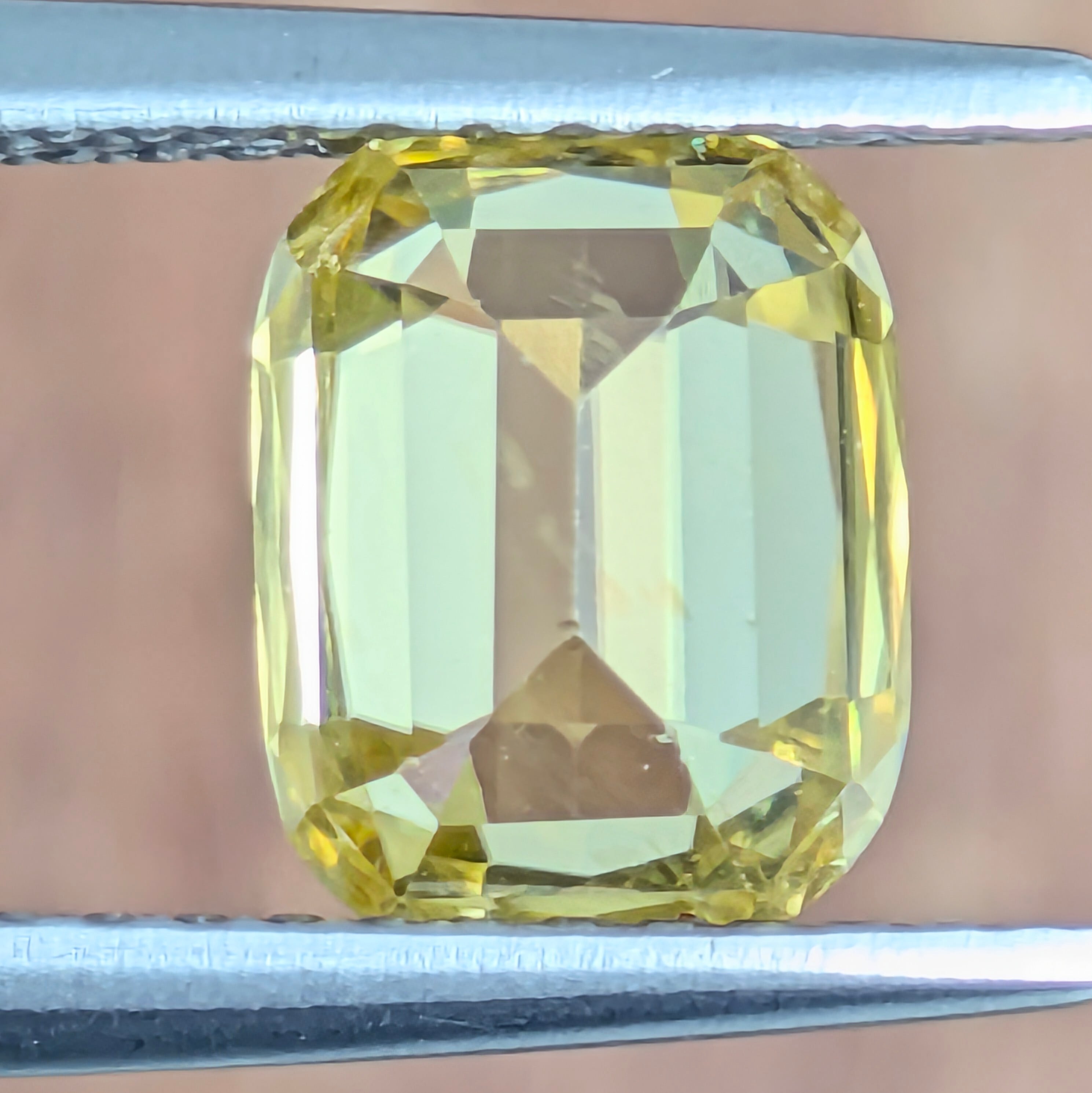 イエロージルコン ルース ミャンマー産【2.409ct】 PRO208516 | Gem's