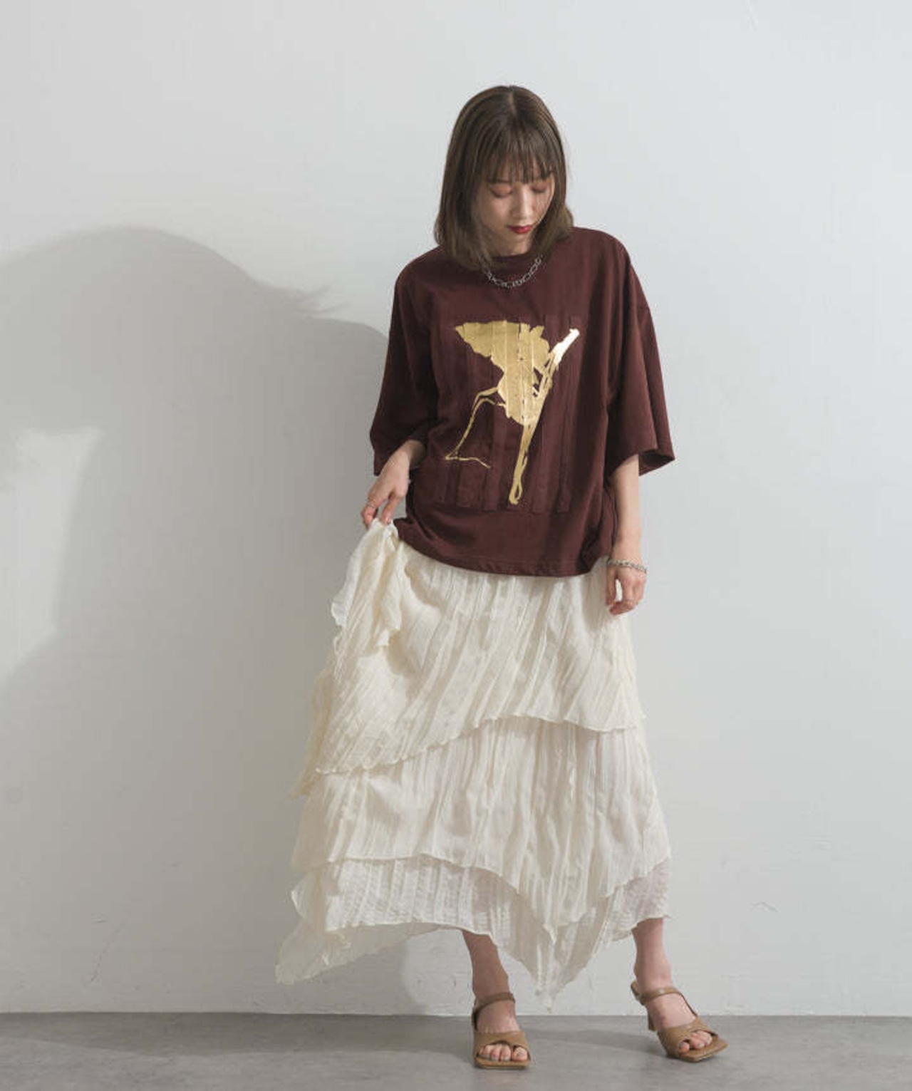 32684 ニュアンス箔プリントTシャツ brown