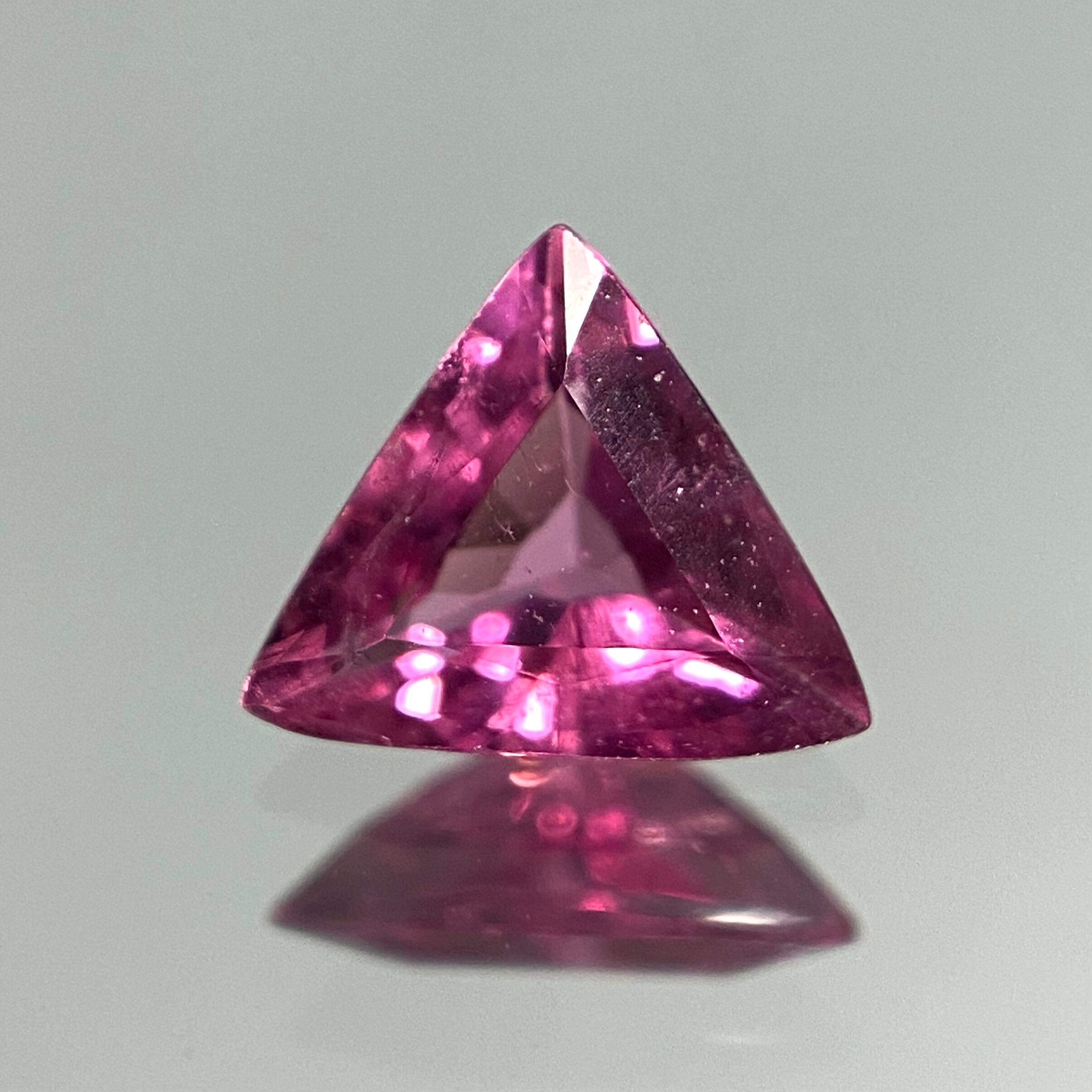 ポップなトリリアントピンクトルマリン