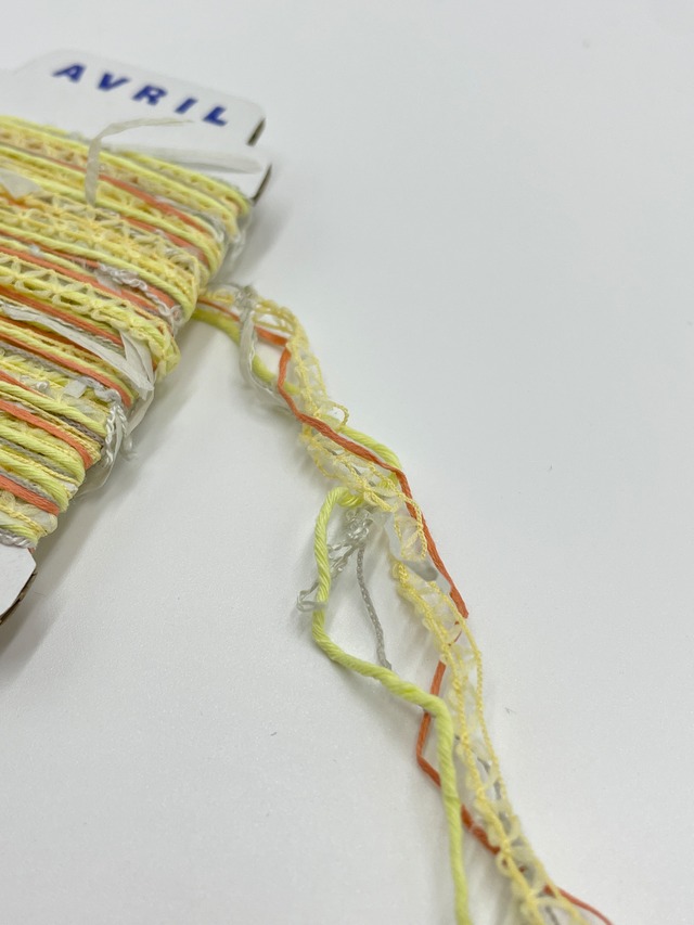 集めたくなる♬楽しい♬可愛い♡『ちょこっと巻きのファンシー糸』AVRILペラコーン152