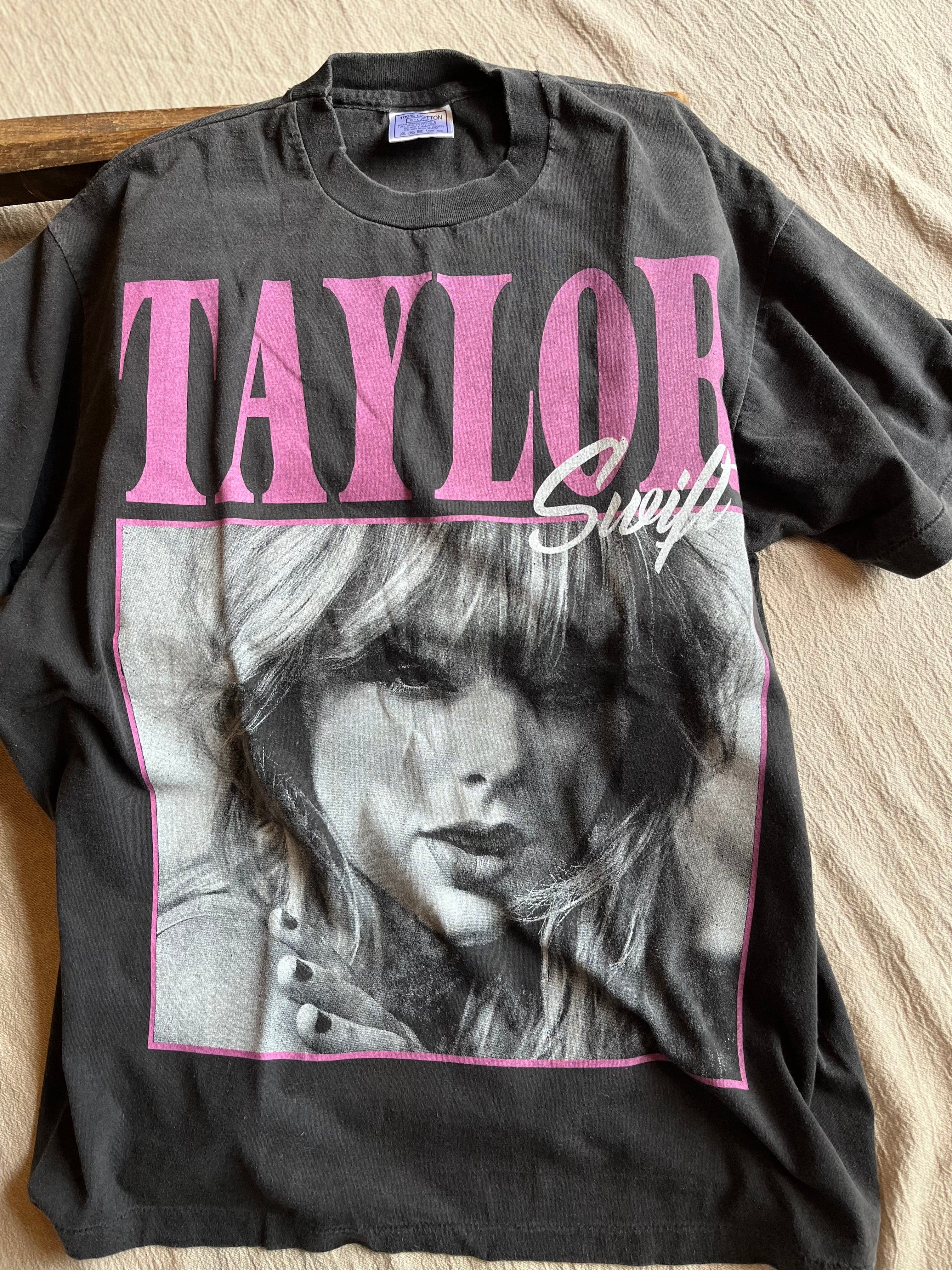TAYLOR SWIFT THE ERAS TOUR AT SINGAPORE 2024 S/S TEE TAYLOR SWIFT THE ERAS TOUR AT SINGAPORE 2024 S/S TEE