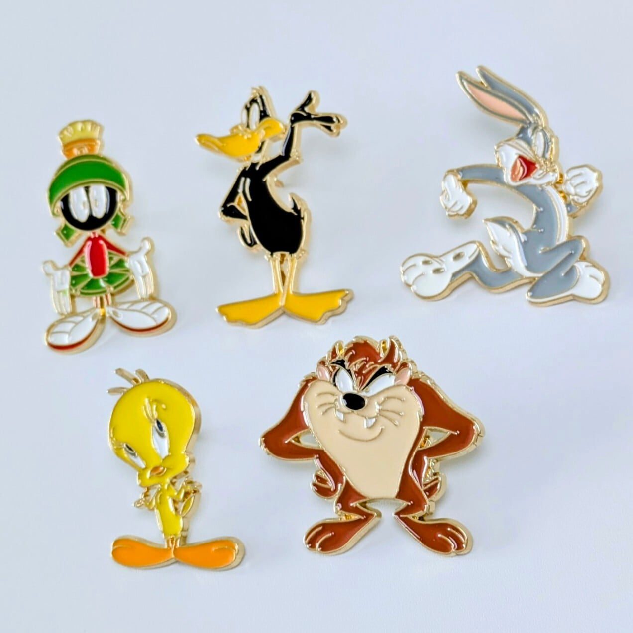 送料無料！ ★ピンズ PINS★ピンバッジ 【 Looney Tunes（ ルーニーテューンズ ) ）】単品 〚アメリカン雑貨 アメトイ〛