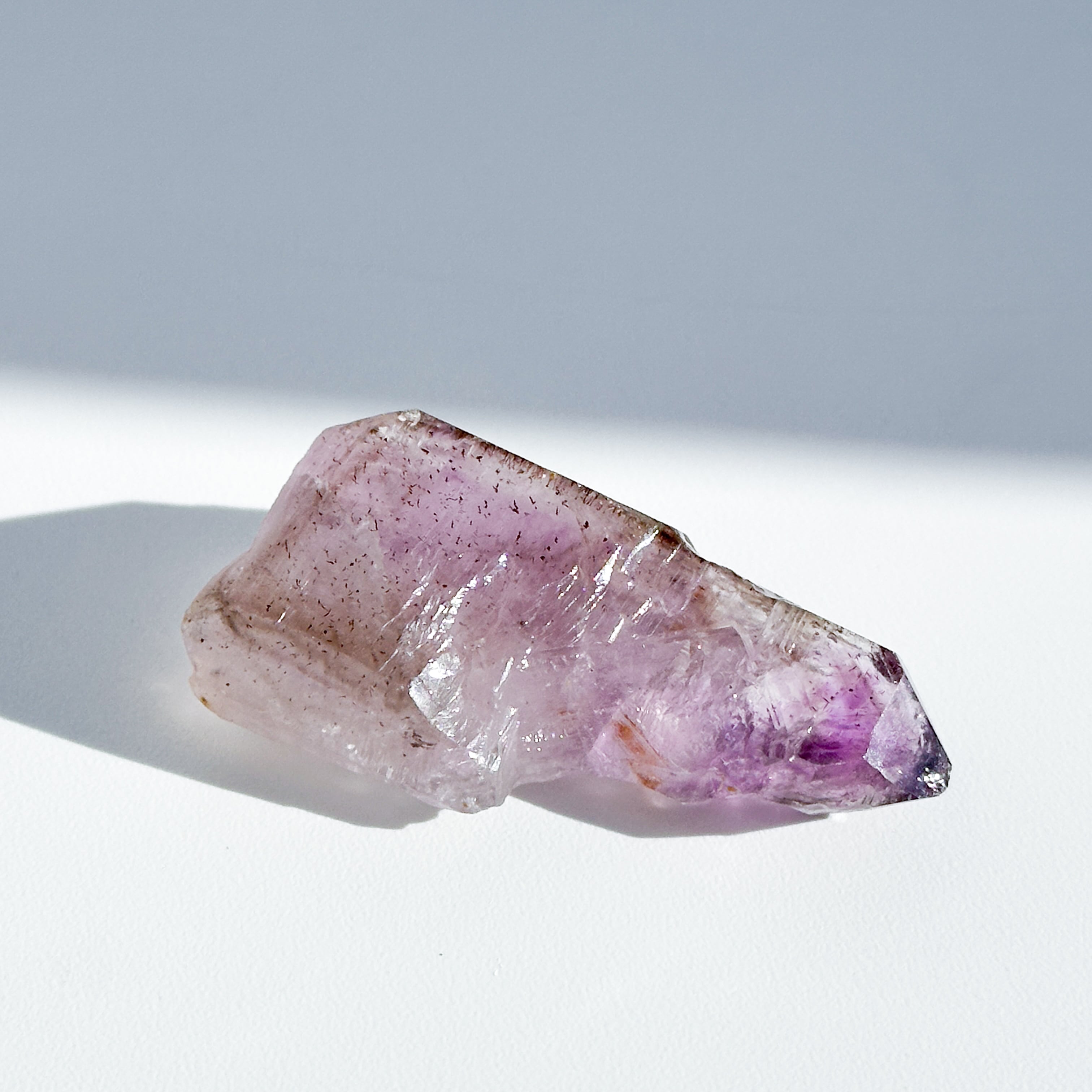 ファントム◎レピドクロサイト入り◎ジンバブエ産シャンガーンアメジスト73◇Shangaan Amethyst◇天然石・鉱物・パワーストーン