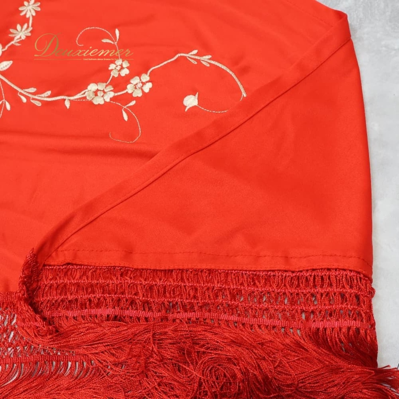 フラメンコ 衣装 シージョ ピキージョ レッド系 赤 刺繍 花柄 フレコ フリンジ トライアングル ダンス パーティ 発表会 スカーフ フラメンコ用品 衣装小物 ステージ衣装 差し色 華やか 柄物 花刺繍 ダンス衣装 舞台衣装 かわいい