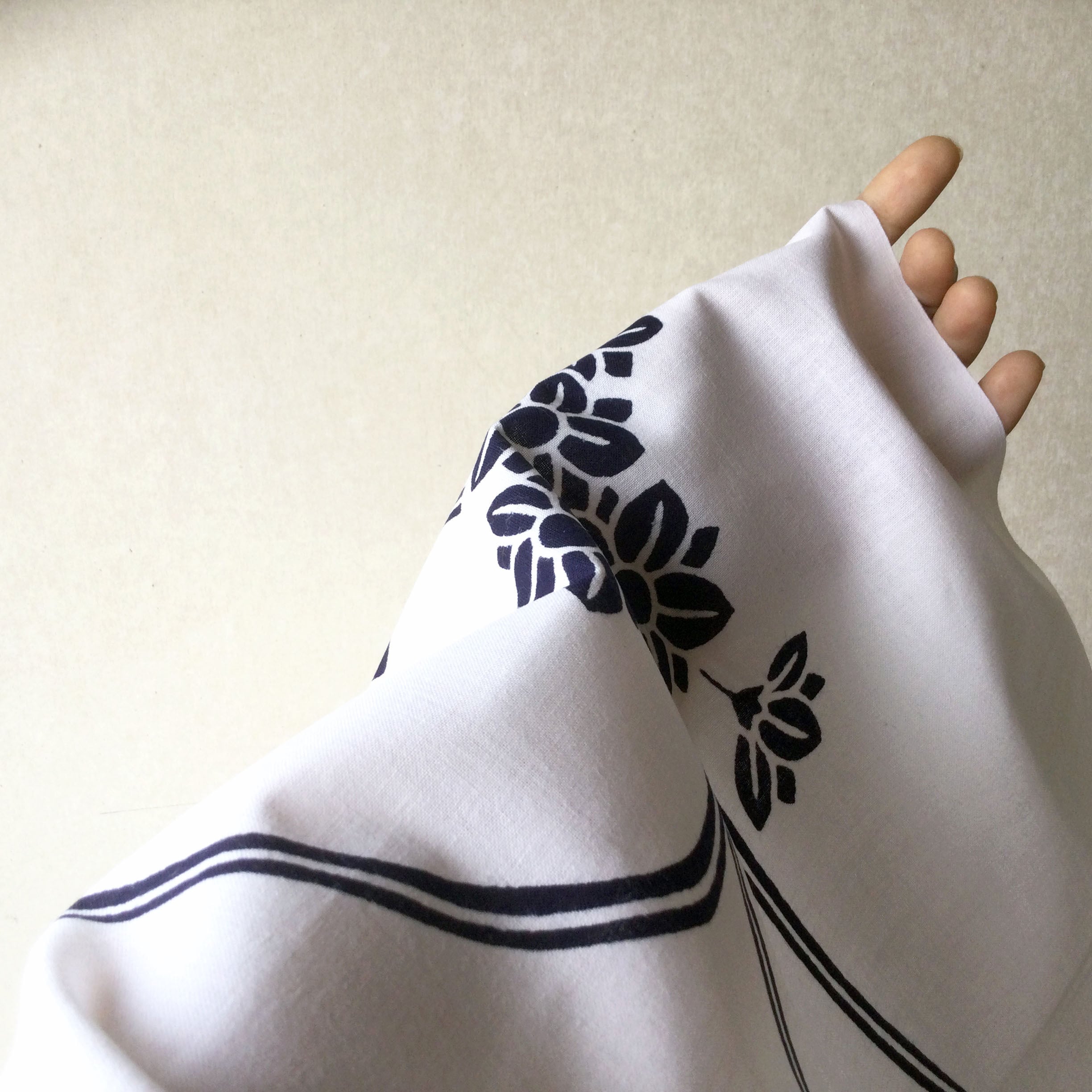 浴衣 注染 白地 注染と板締め（絞り）の浴衣 白地に紺色 | リサイクル着物 菅野