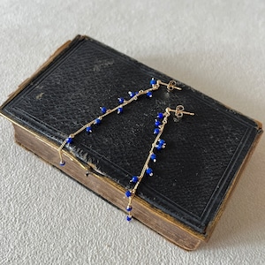 ラピスラズリのドットラインピアス(イヤリング)