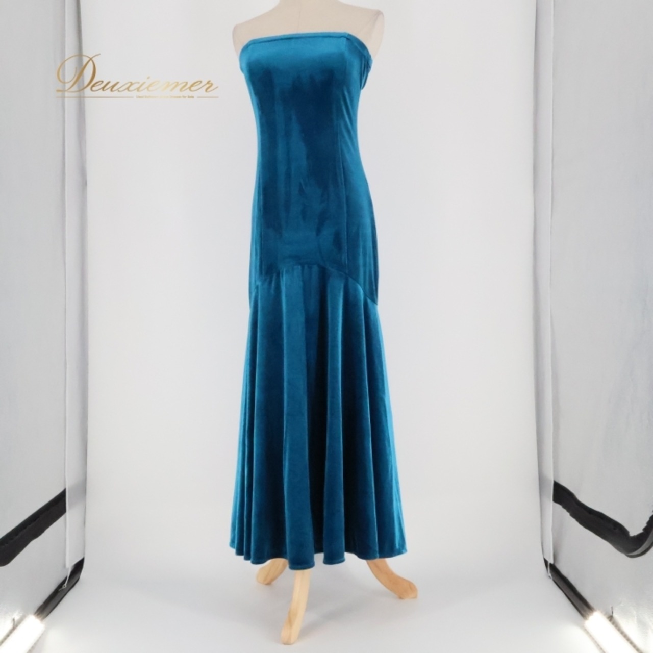 フラダンス 衣装 ワンピース ドレス アレミティ ブルー系 POERAVA BY AREMITI 日本製 ベロア チューブトップ ワンカラー 無地 きれい 上品 高級感 かわいい 華やか 鮮やか ピーコックグリーン ハワイアン アロハ フラ ダンス レッスン