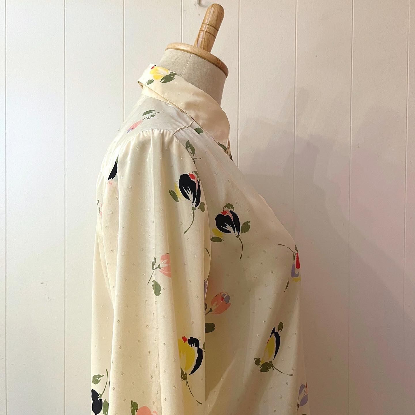 retro tulip cream dot blouse