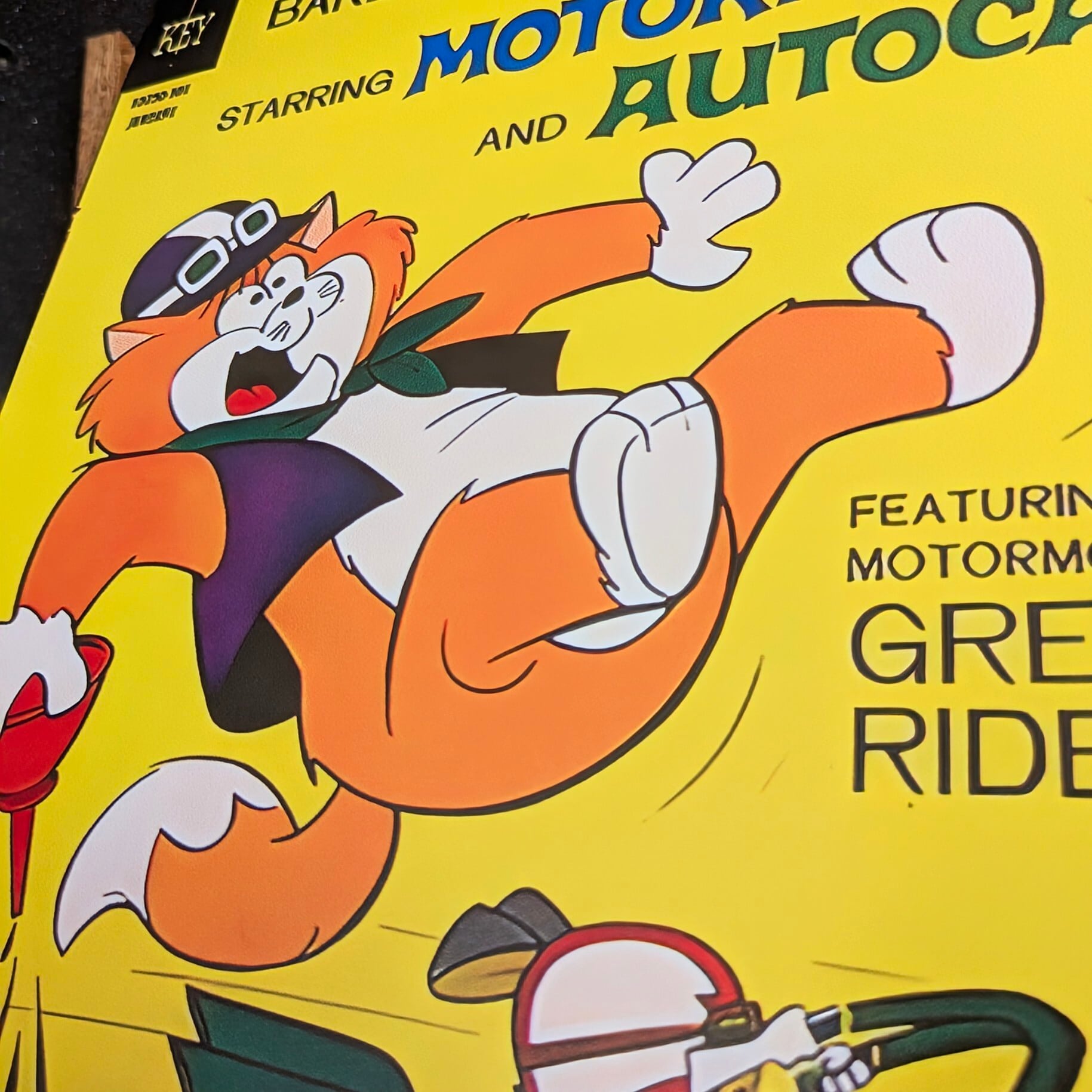 送料無料!ちょうどいいブリキ看板 ビンテージ加工【 Hanna-Barbera Productions / ハンナ・バーベラ 】Fun-in / Wacky Races( チキチキマシン猛レース ) / ケンケン / METAL SIGN / メタルサイン / ブリキ看板 / サインボード / ビンテージ加工 〚アメリカン雑貨 アメトイ〛