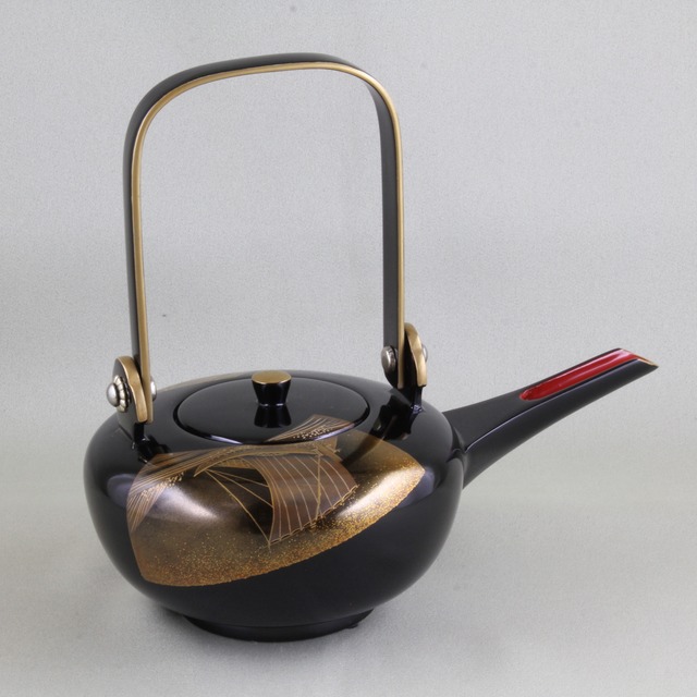 122  輪島塗／屠蘇器／胴張形／扇面曳舟蒔絵