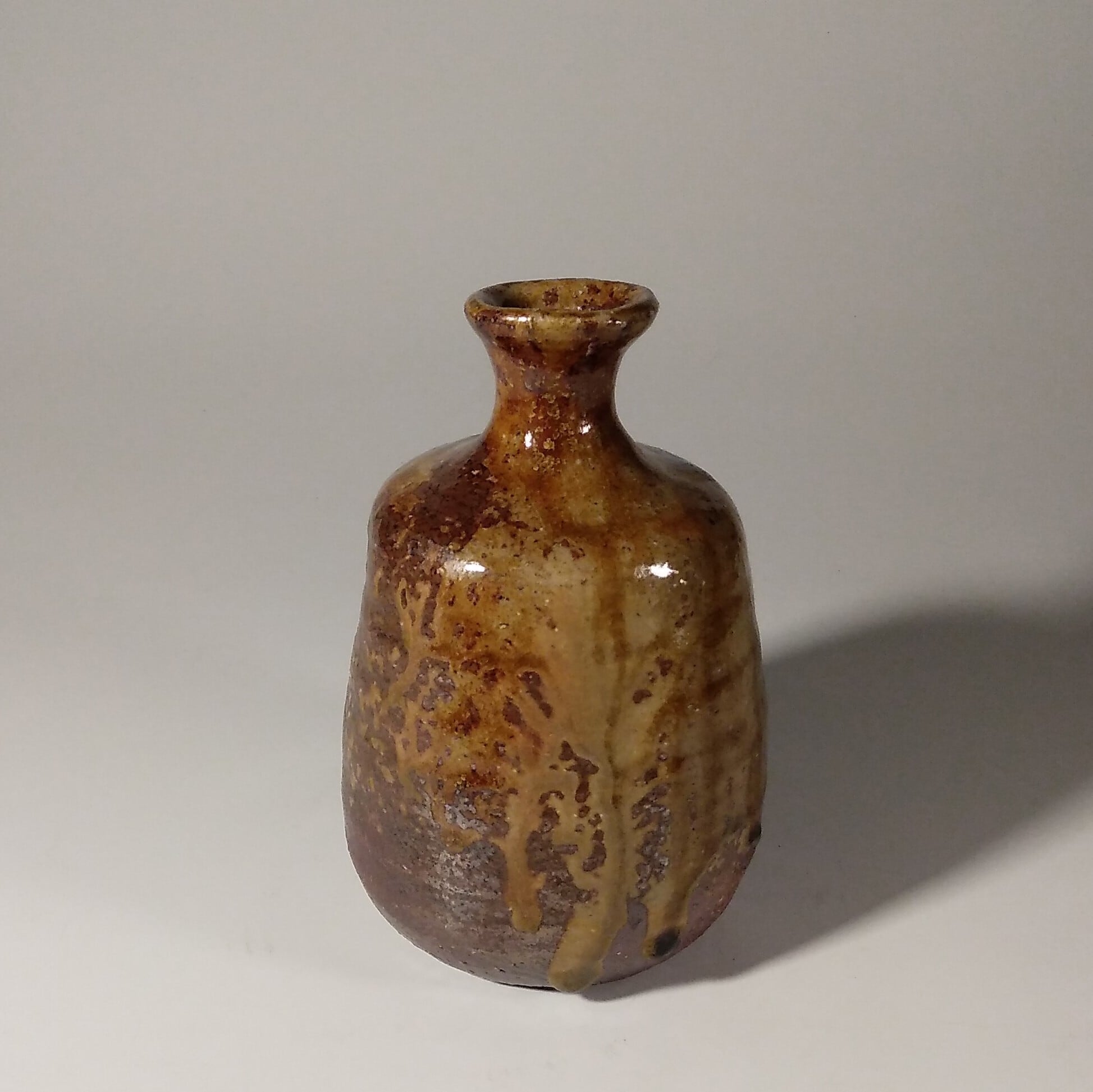 備前胡麻徳利 Bizen sake vessel
