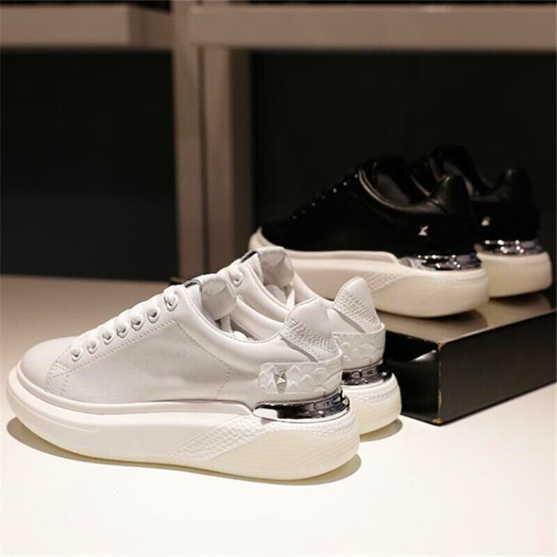 【新作】【送料無料】 厚底カジュアルシューズレディースホワイトシューズイン風春秋新作シングルシューズ増厚ソールスポーツシューズ 靴 スプリング 春物 オータム 秋物 10b382421572323