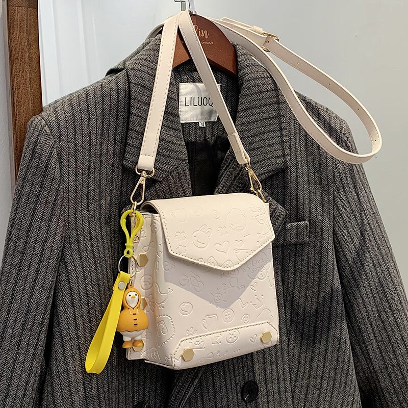 スタイルミニレッド スクウェア メッセンジャーバッグ ミニバッグ Tiancai_Wing_Bag77134994617