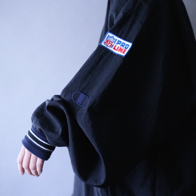 "NFL×Champion" over silhouette nylon pullover