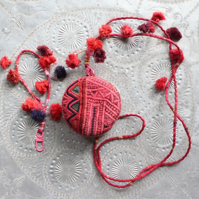 Indian embroidery coin purse/ラバリ族の小物入れ
